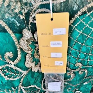 Elegant forest green lace short midi dress